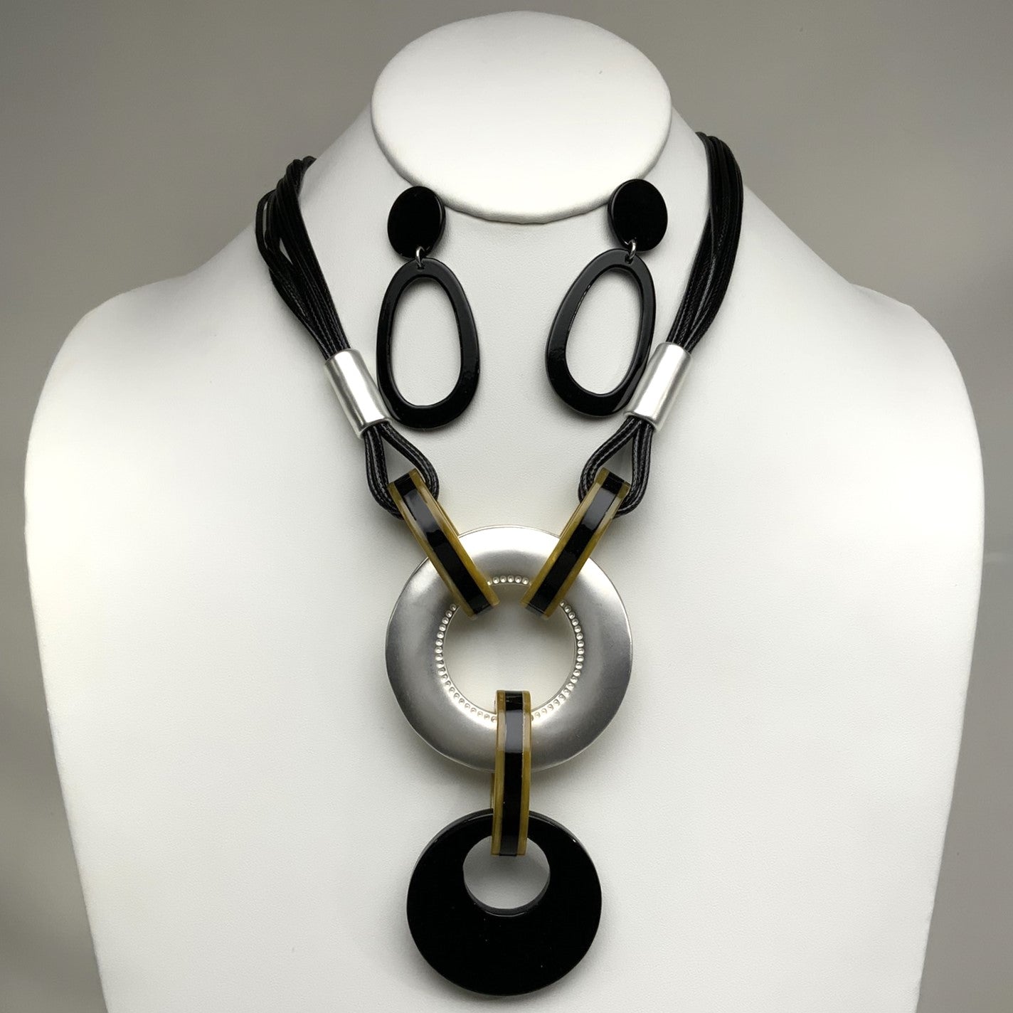 Cord Metal-like Lucite Necklace Set