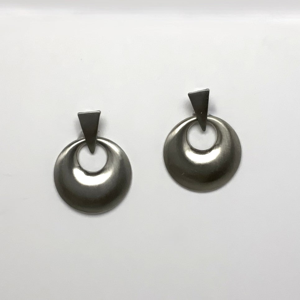Smooth Finish Circle Triangle Clip On Earrings