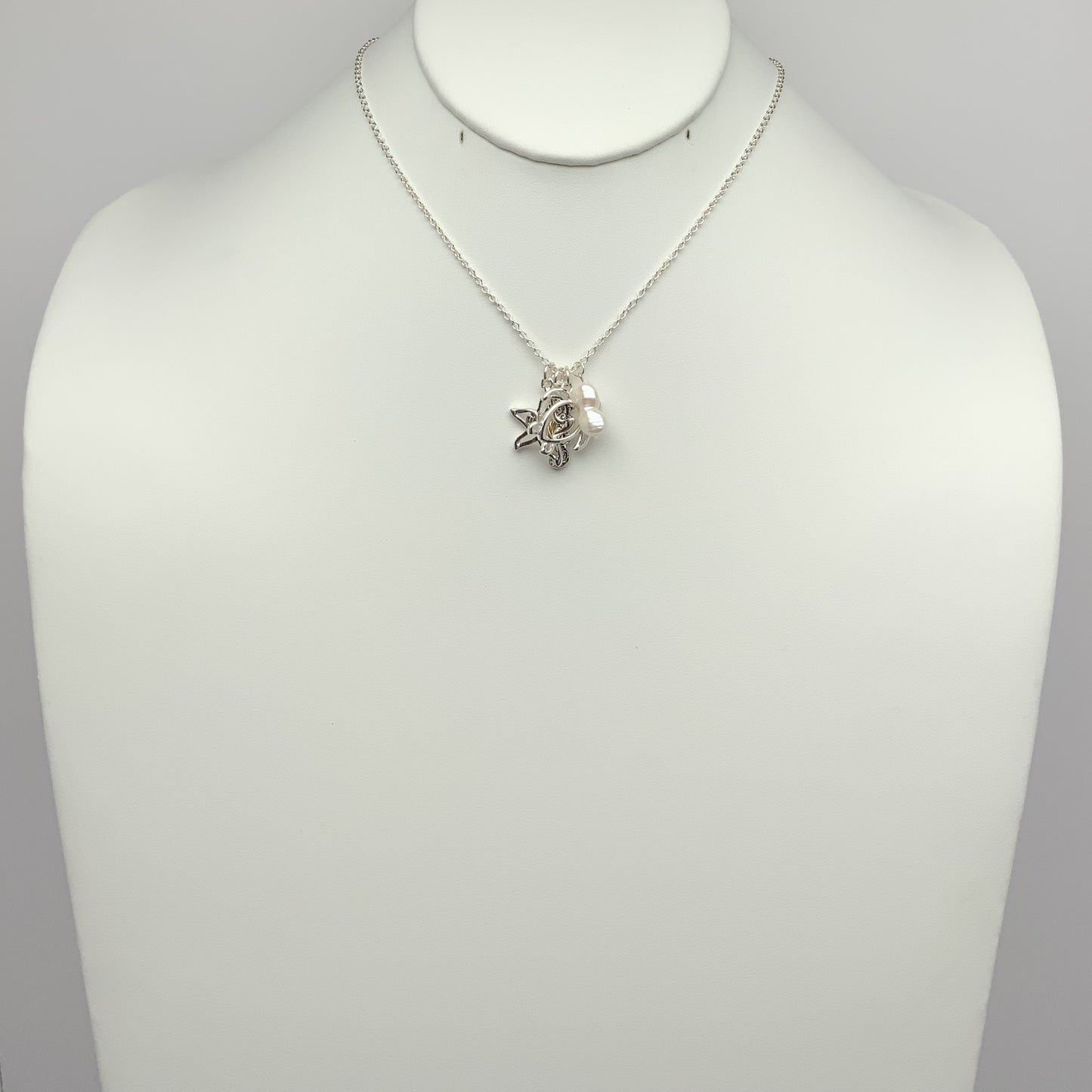 Metal Outline Nautical Pearl Chain Necklace