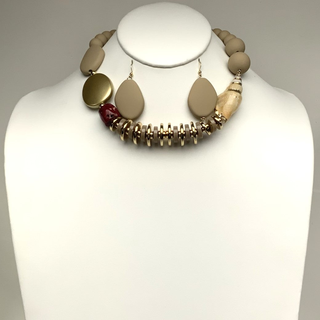 Lucite Beads Seashell Necklace Set