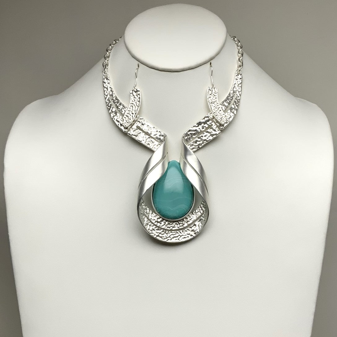 Bib Style Twist Lucite Pendant Necklace Set