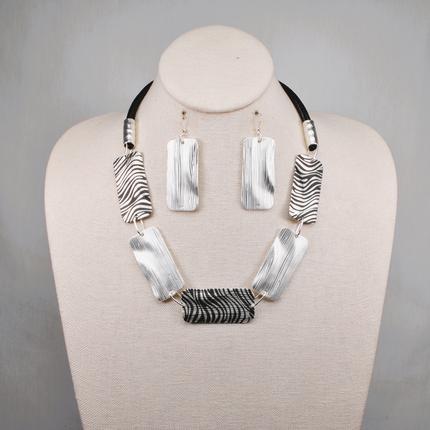 Rectangle Animal Print Necklace Set