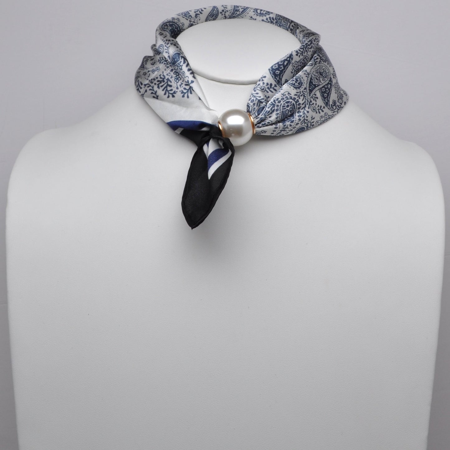 Toile Inspired Motif Pattern Pearl Magnetic Scarf