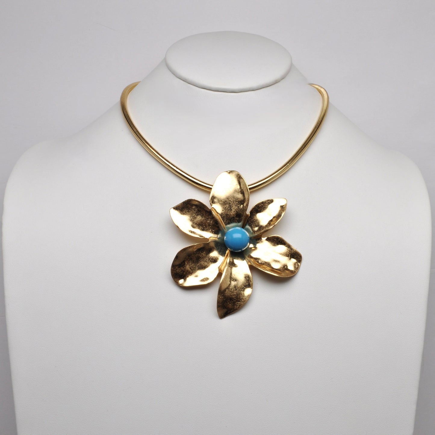 Flower Hammered Design Pendant Necklace