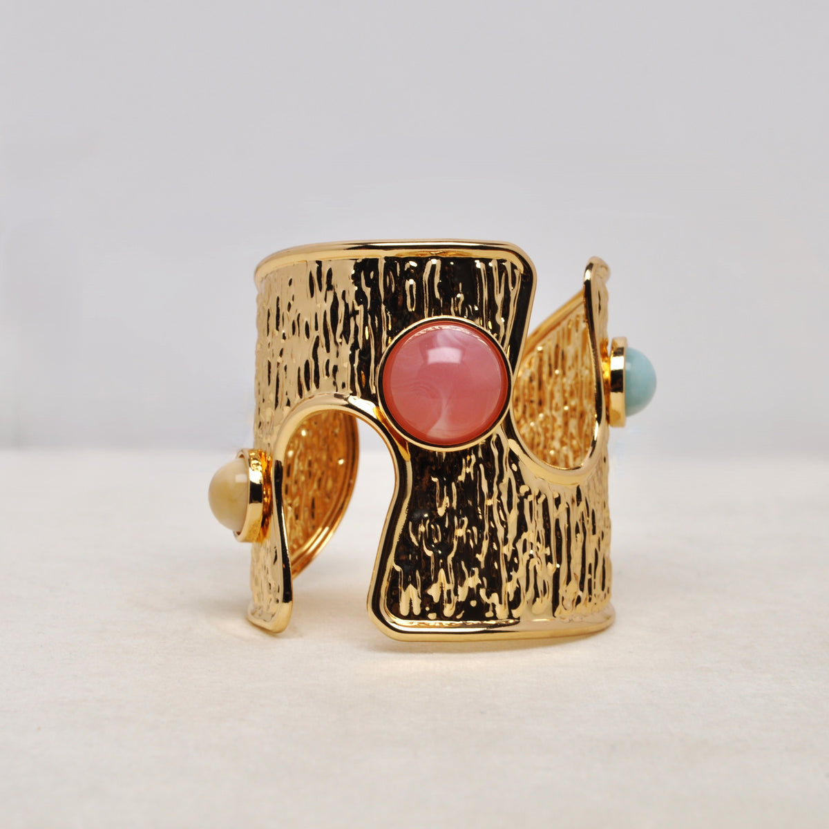 Lucite pebble Design w/Wide Wood Textured Cuff