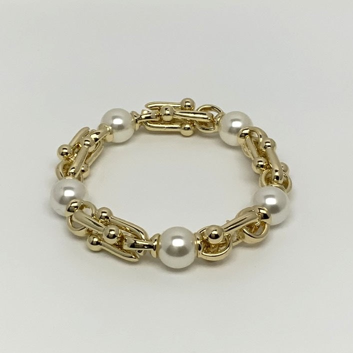 Interlocked Link Pearl Bracelet