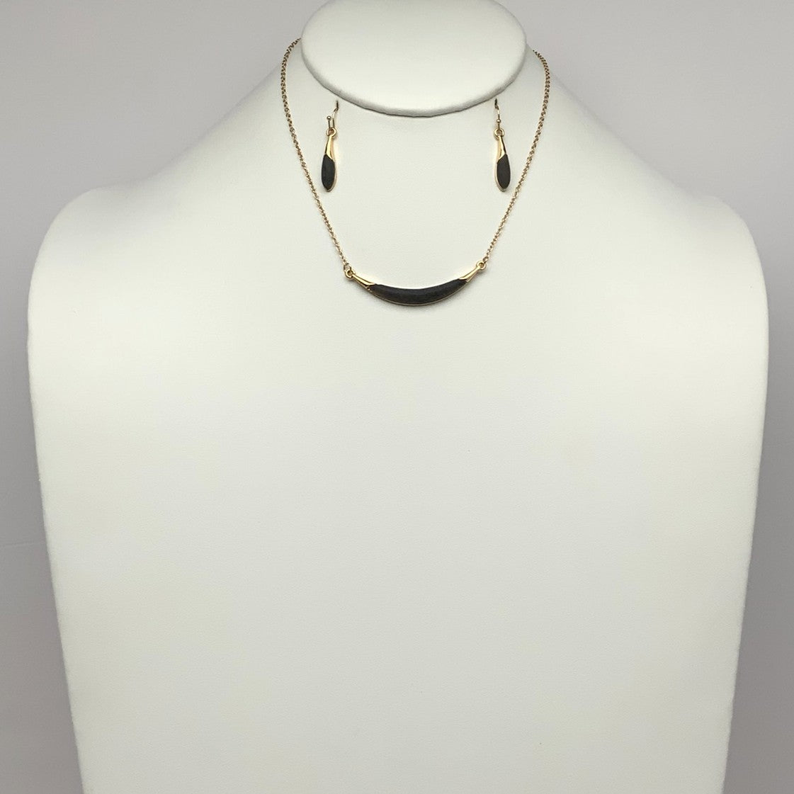 Short Lucite/Acrylic/Resin Look Sliver Moon Shape Necklace Set