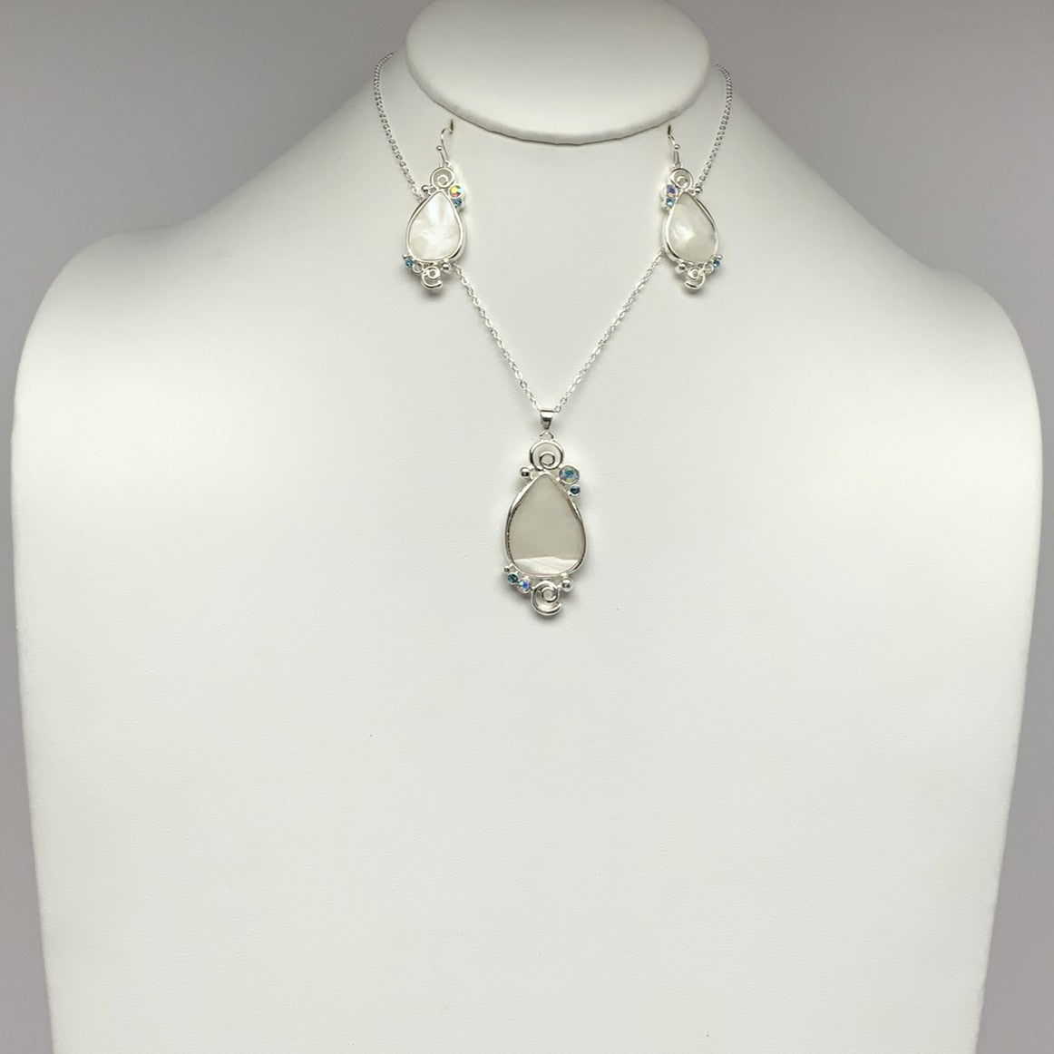 Abalone Gem Pendant Necklace Set