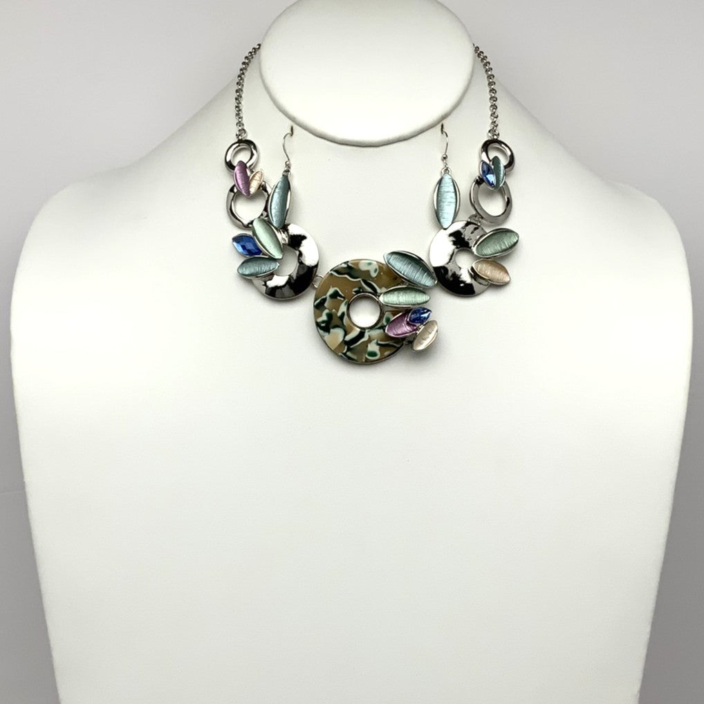 Ribbed Leave Circle Bib style Necklace Set