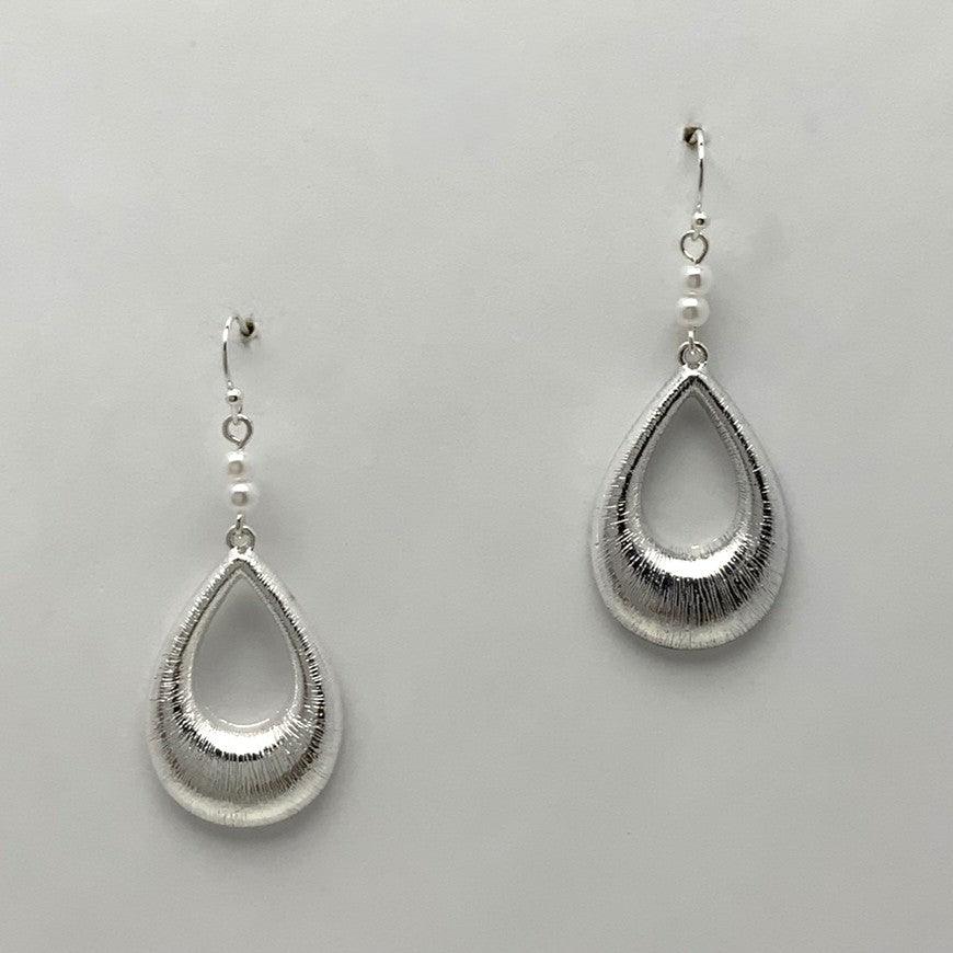 Ribbed Teardrop Pearl Earrings