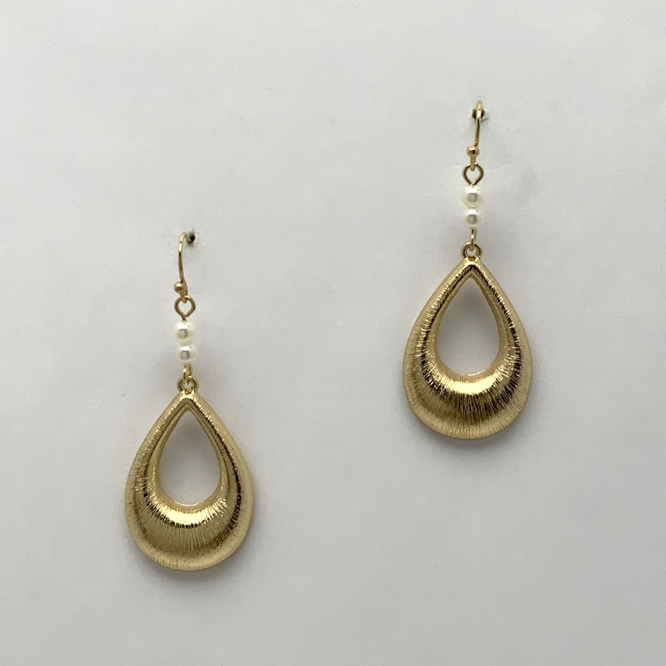 Ribbed Teardrop Pearl Earrings