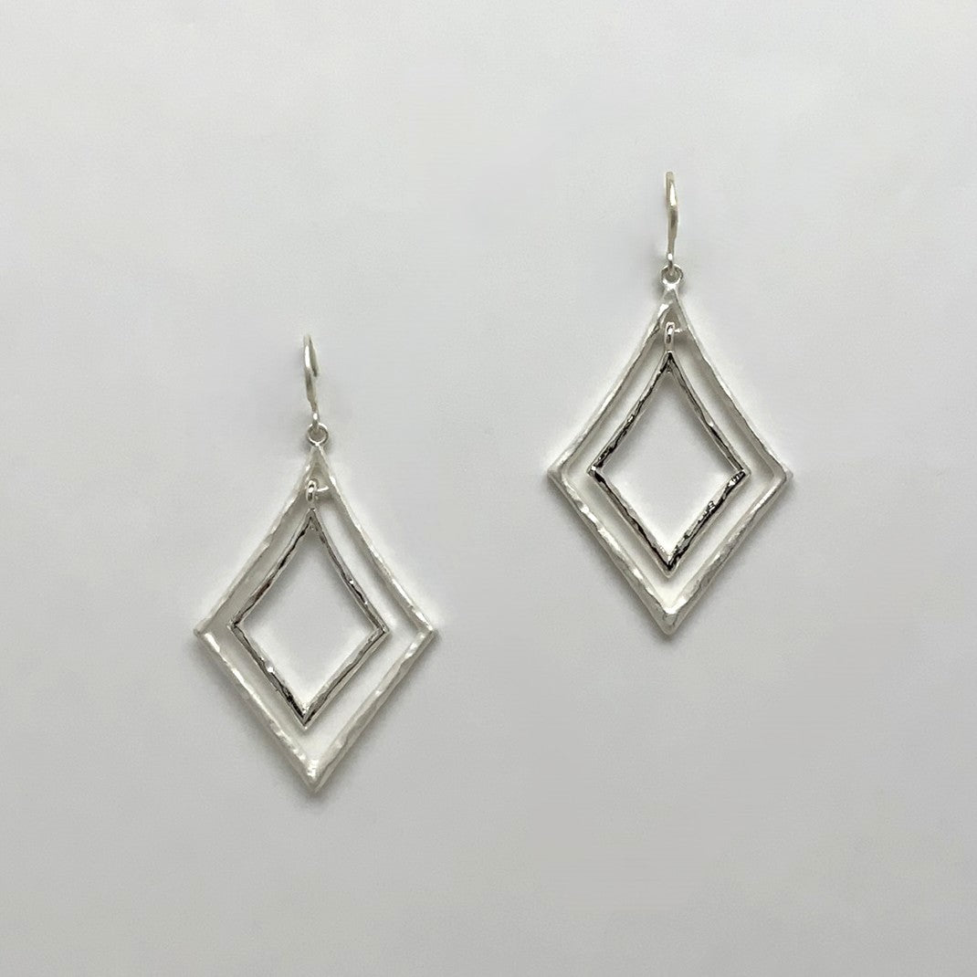 Dangle Rhombus Earrings w/Hammered finish