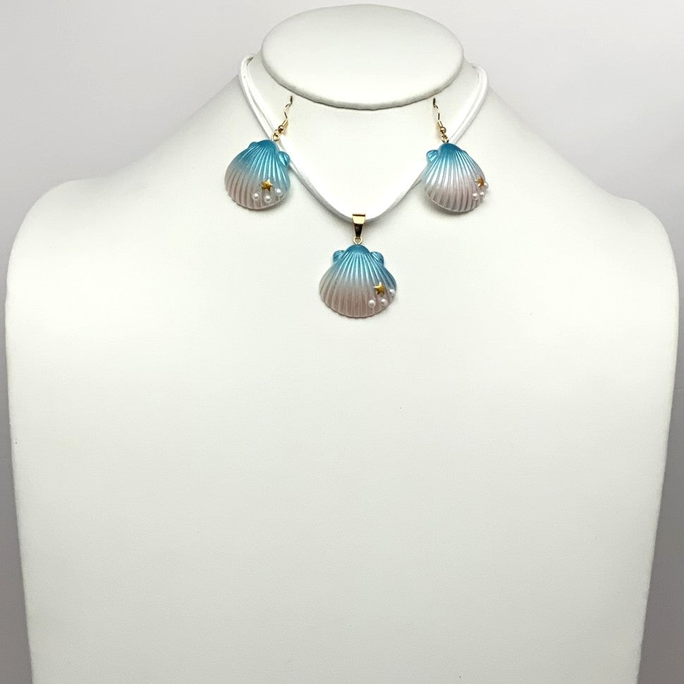 Clam Shell Pendant Velvet Cord Necklace