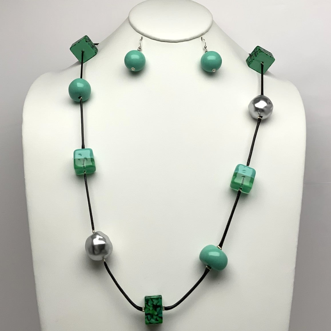 3D Long Cord Lucite Ball Square Necklace Set