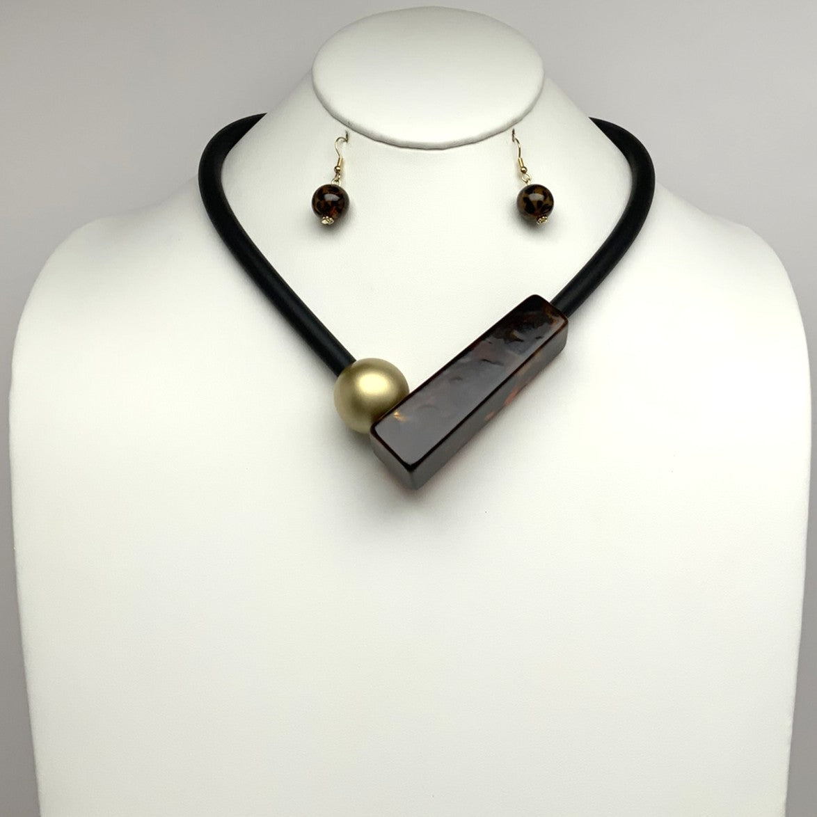 Short Thick Rubber Corded Magnetic Front Necklace Set with Bar and Ball