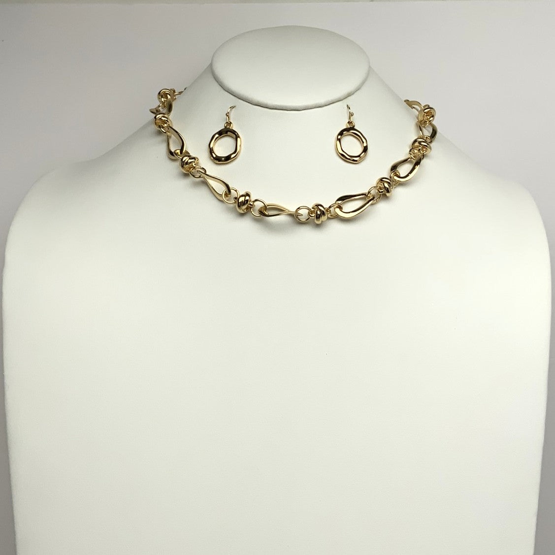 Gold Twist Chain Design Necklace
