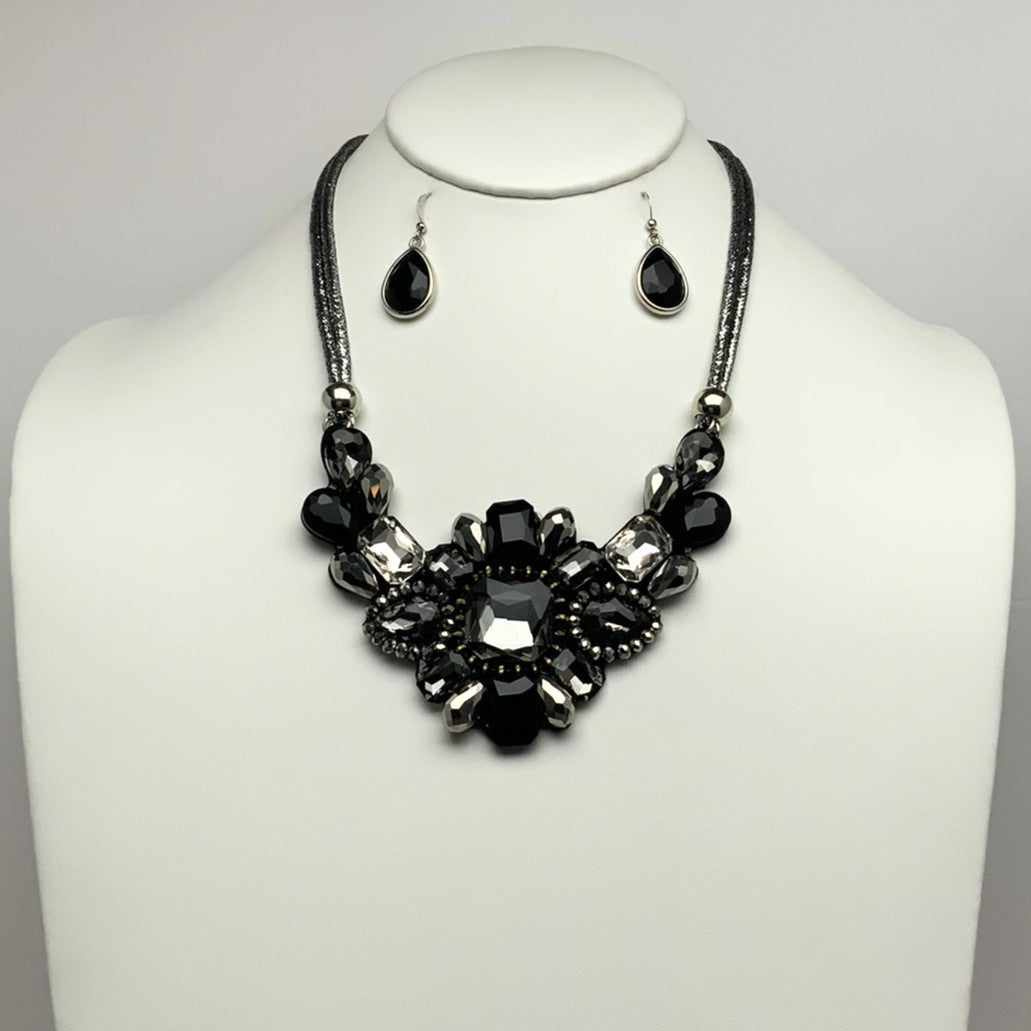 Crystal Flower Shape Cluster Cord Necklace Set
