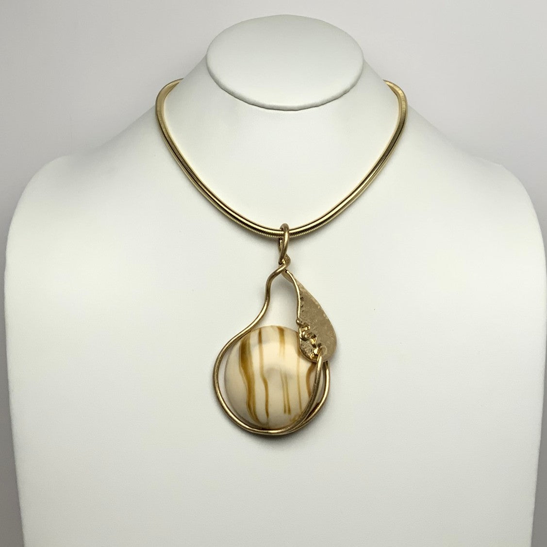 Abstract Lucite Drop Metal Tone Stretch Necklace