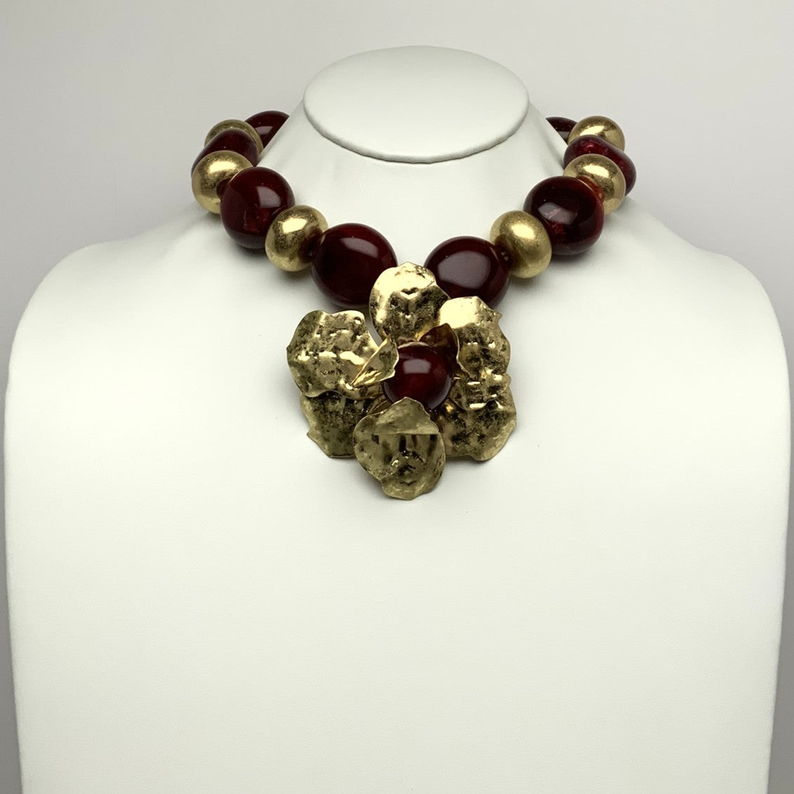 Chunky Lucite Metallic Beads w/ Metal Flower Pendant Necklace
