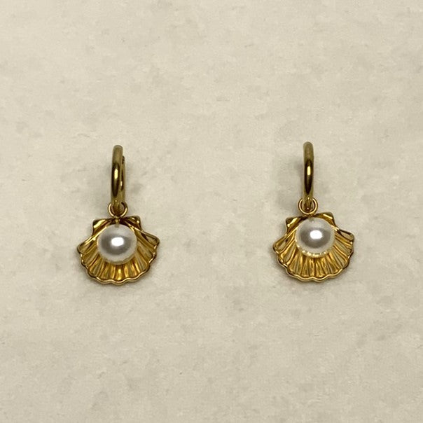 Clam Shell Dangle with Pearl Center Earring