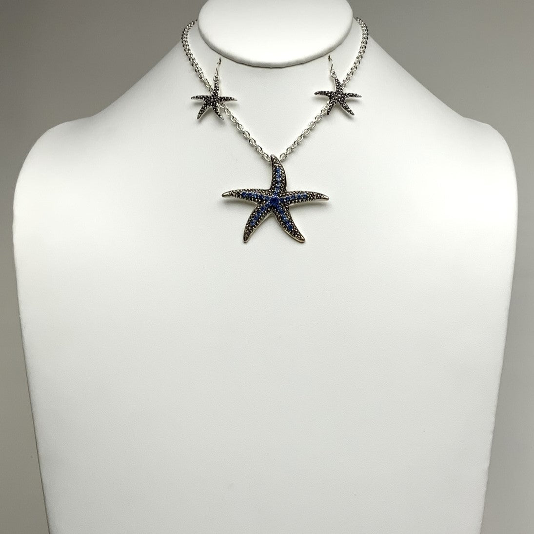 Short Chain with Rhinestone Starfish