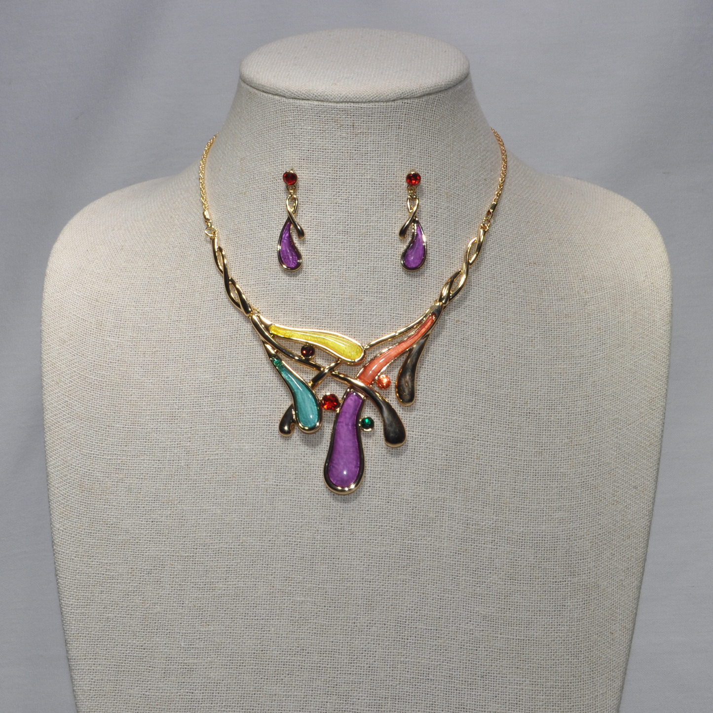 Short Glassy/Lucite Bib Style Necklace Set