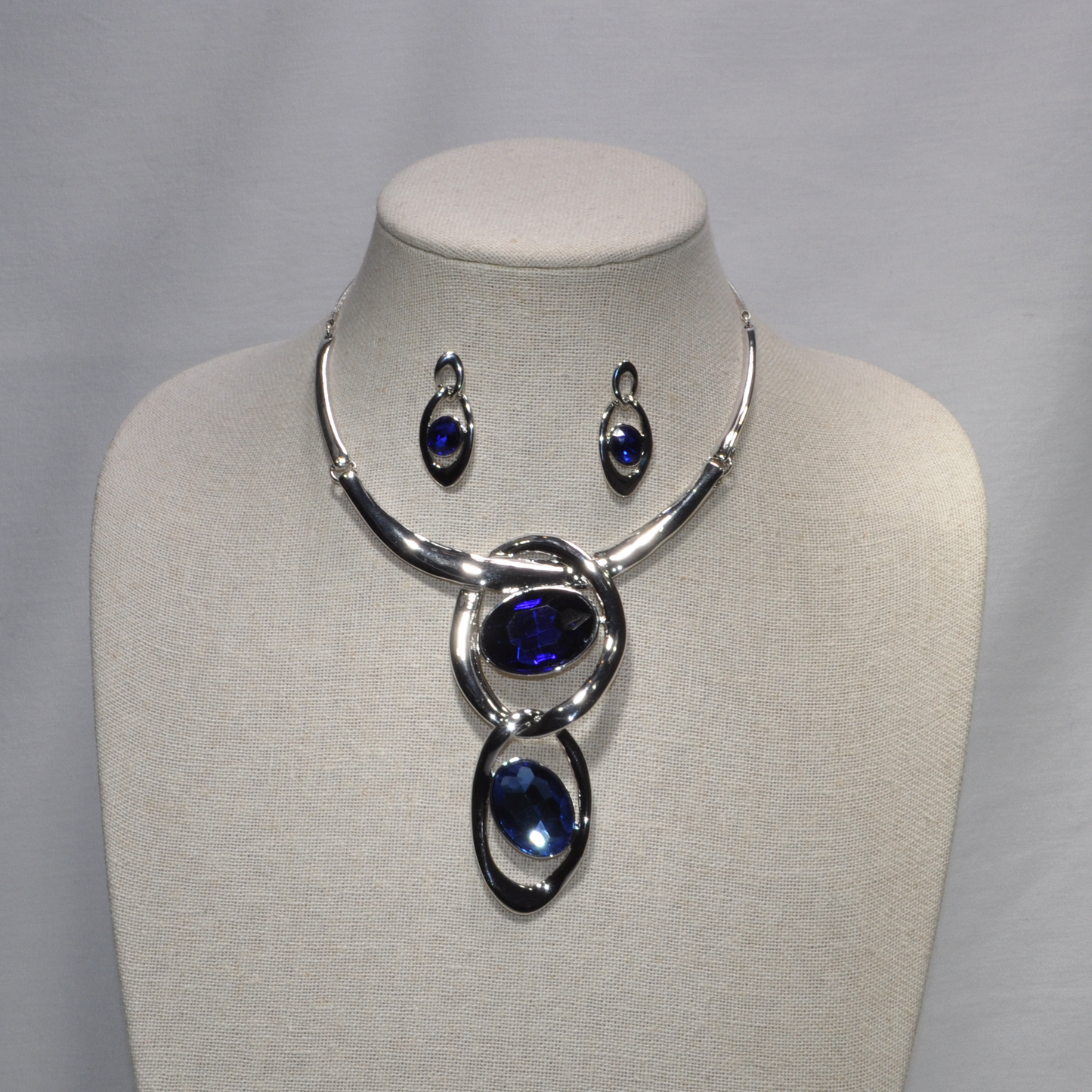 Metal Oval and Rhinestone Drop Necklace