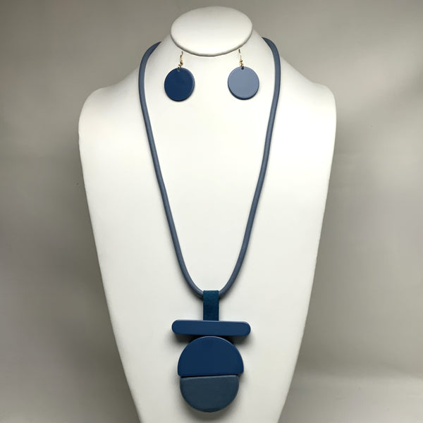 Lucite Wood-like Necklace Ser