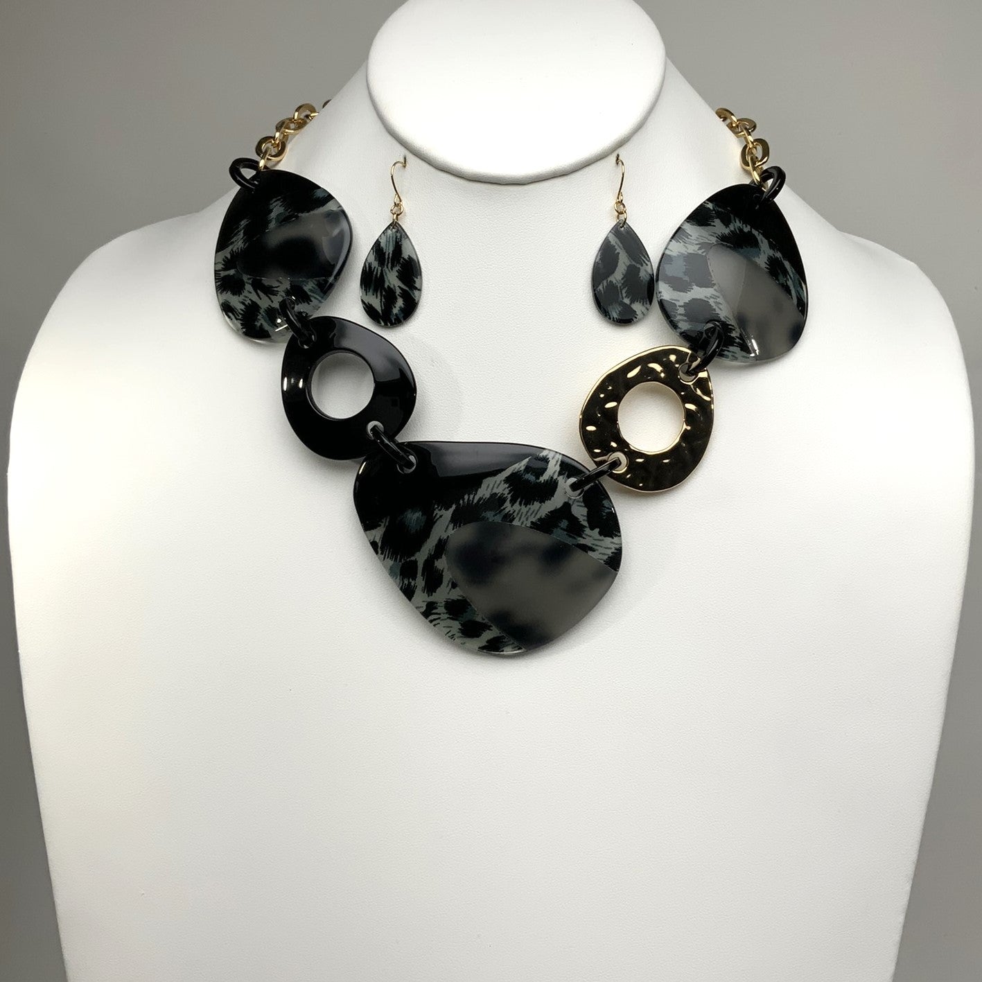 Lucite/Acrylic Bib Style Necklace Set