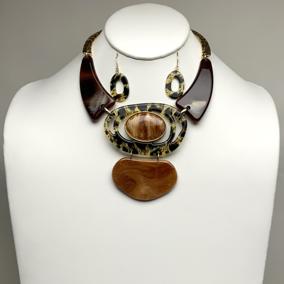 Abstract Lucite Necklace Set
