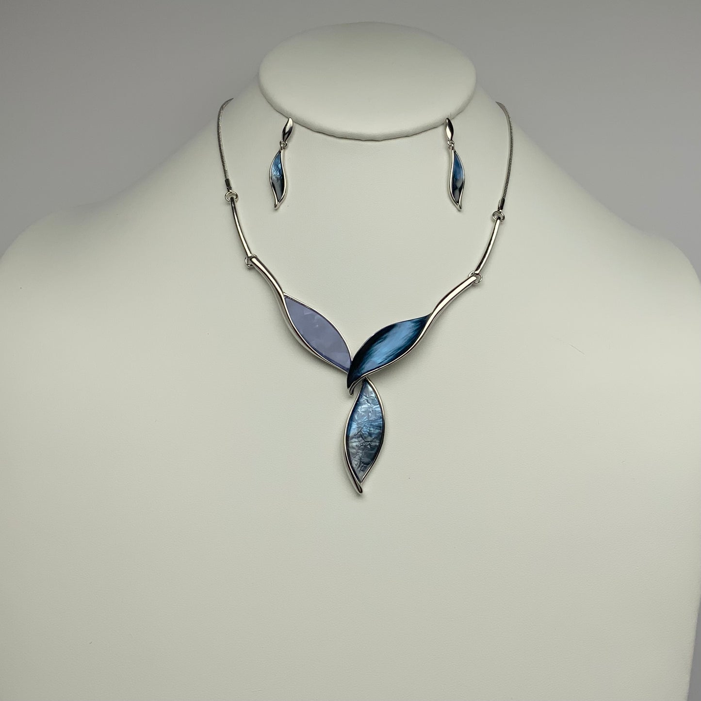 Leaf Shape Drop Necklace