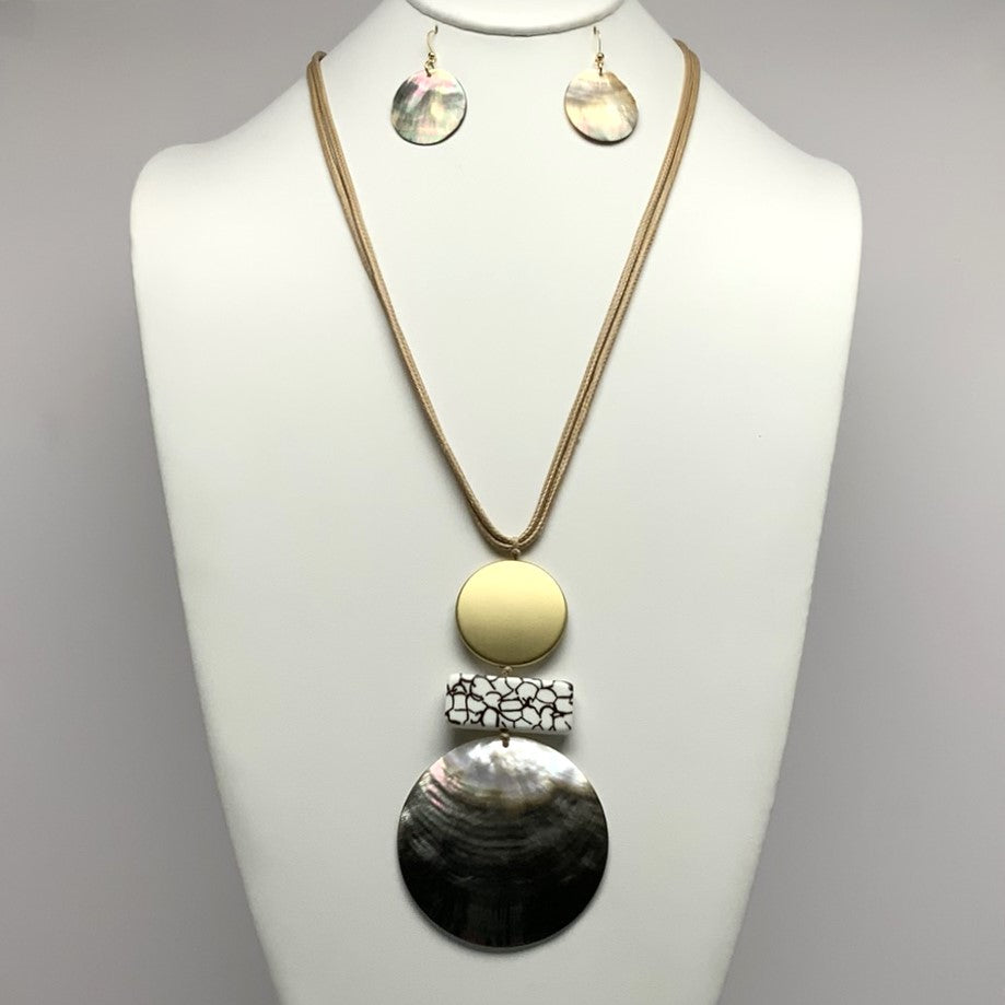 Layered Pearlescent Necklace