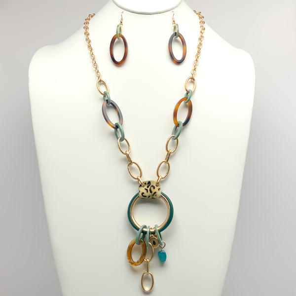 Chains and animal print Necklace Set