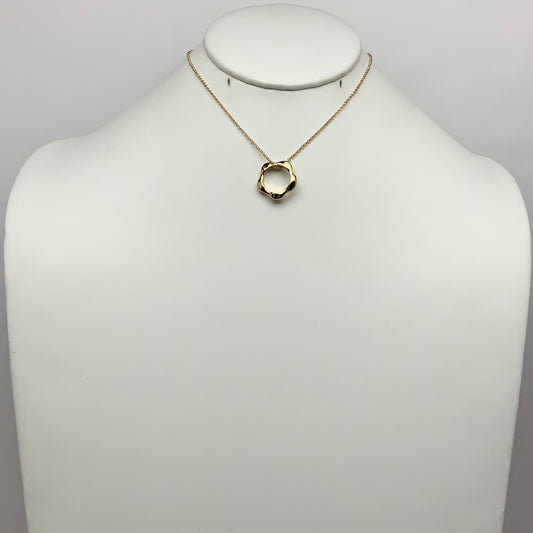 Elegant Wavy Ring Pendant Necklace