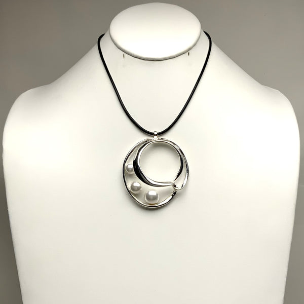 Circle Pearl Cord Necklace