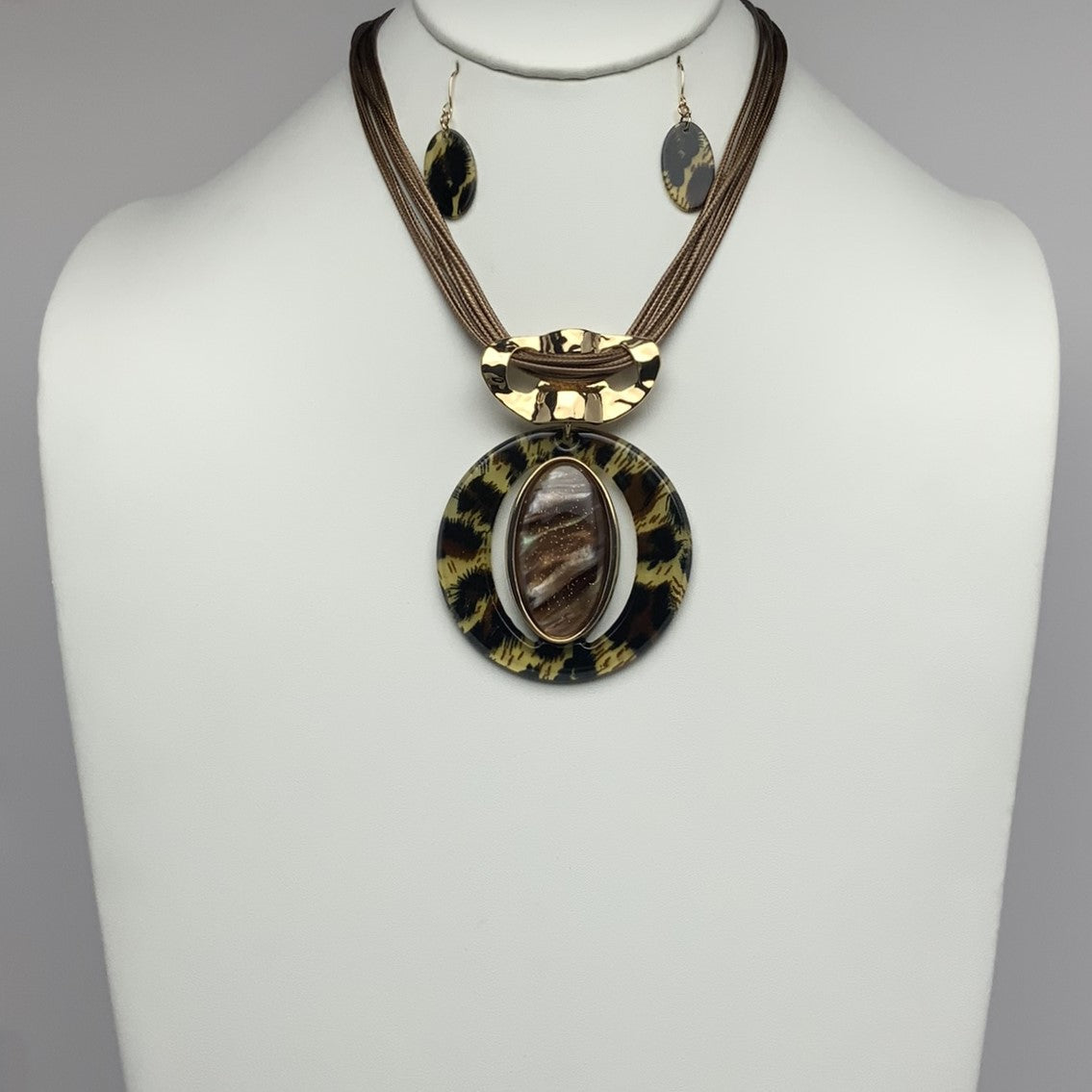 Animal Print Circle Necklace Set