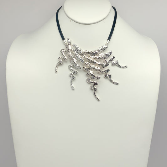 Wavy Metal Design Necklace