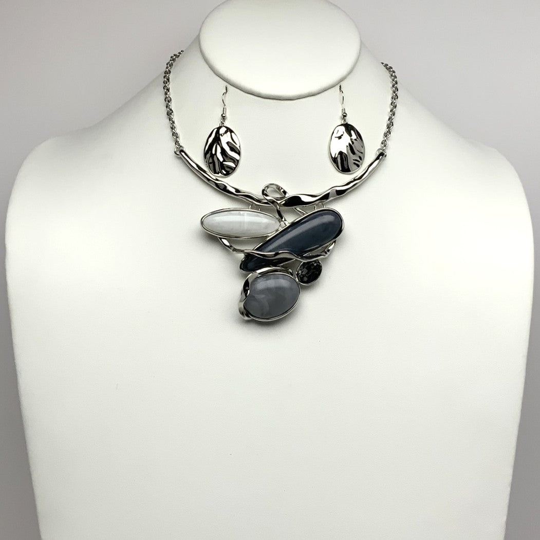 Textured Stone-like Bib Style Necklace Set