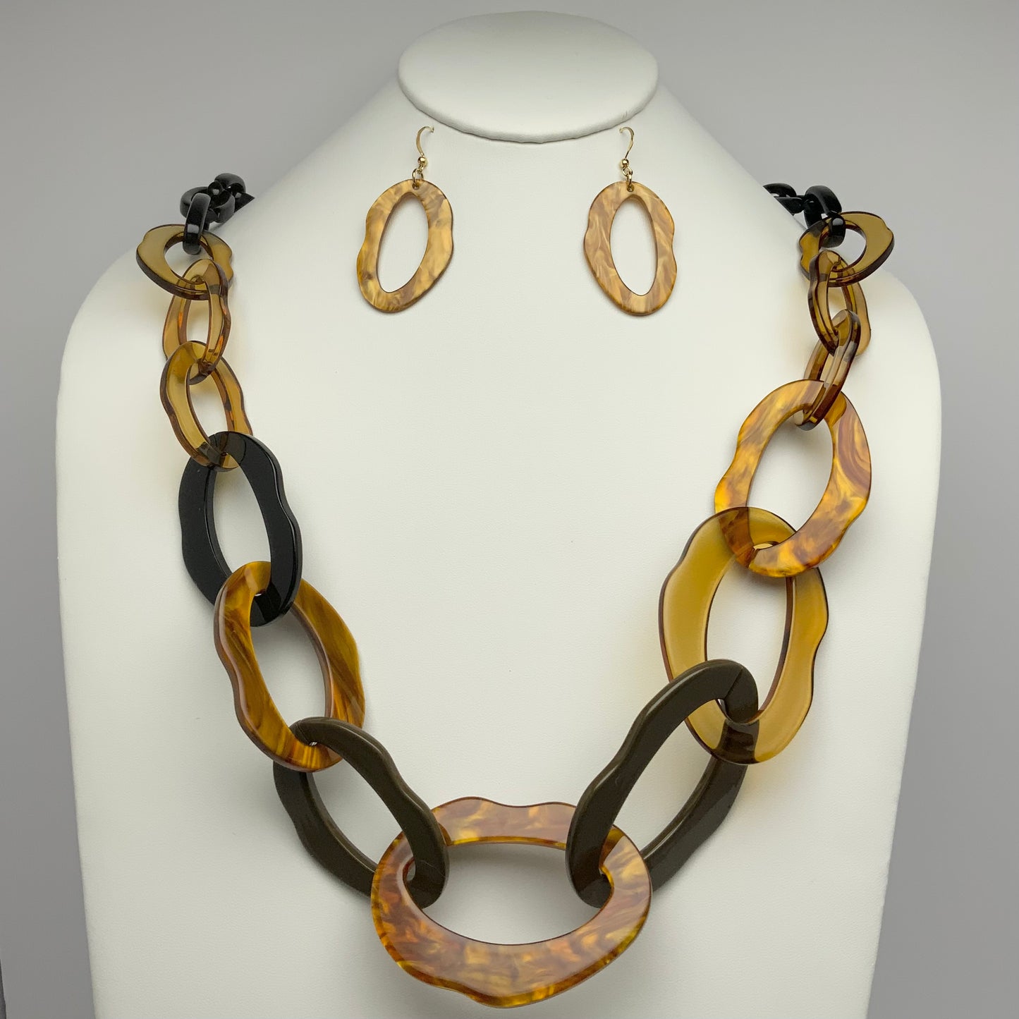 Wavy Lucite Hoops Necklace Set