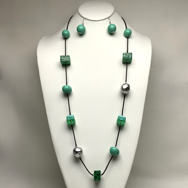 Lucite 3D shape Necklace Set