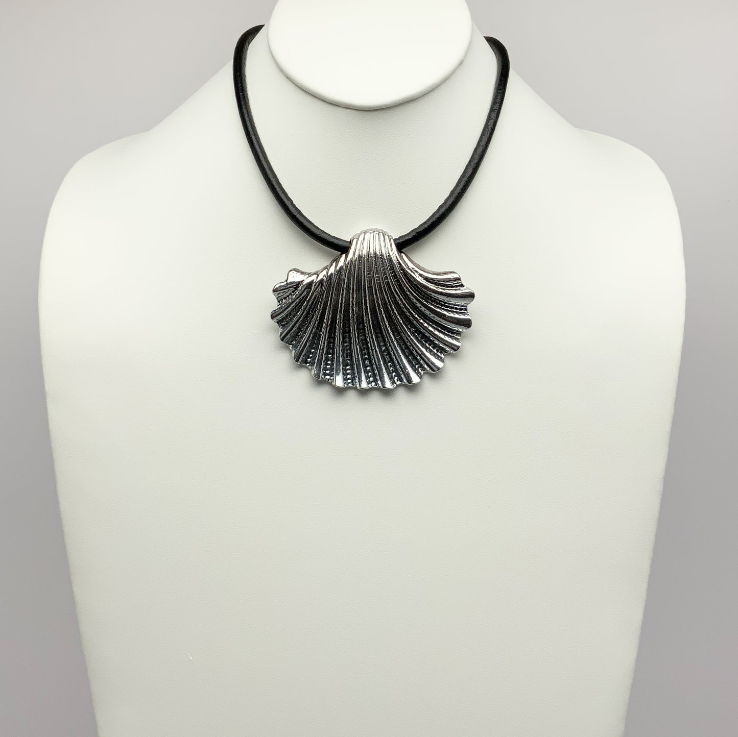 Metal Shell Drop Necklace