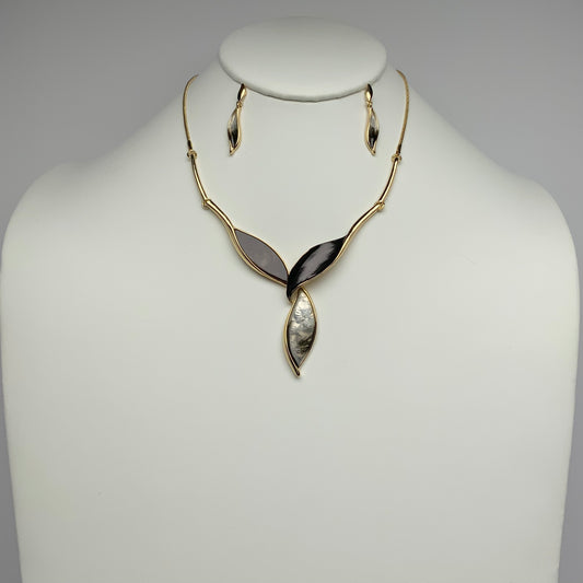 Leaf Shape Drop Necklace