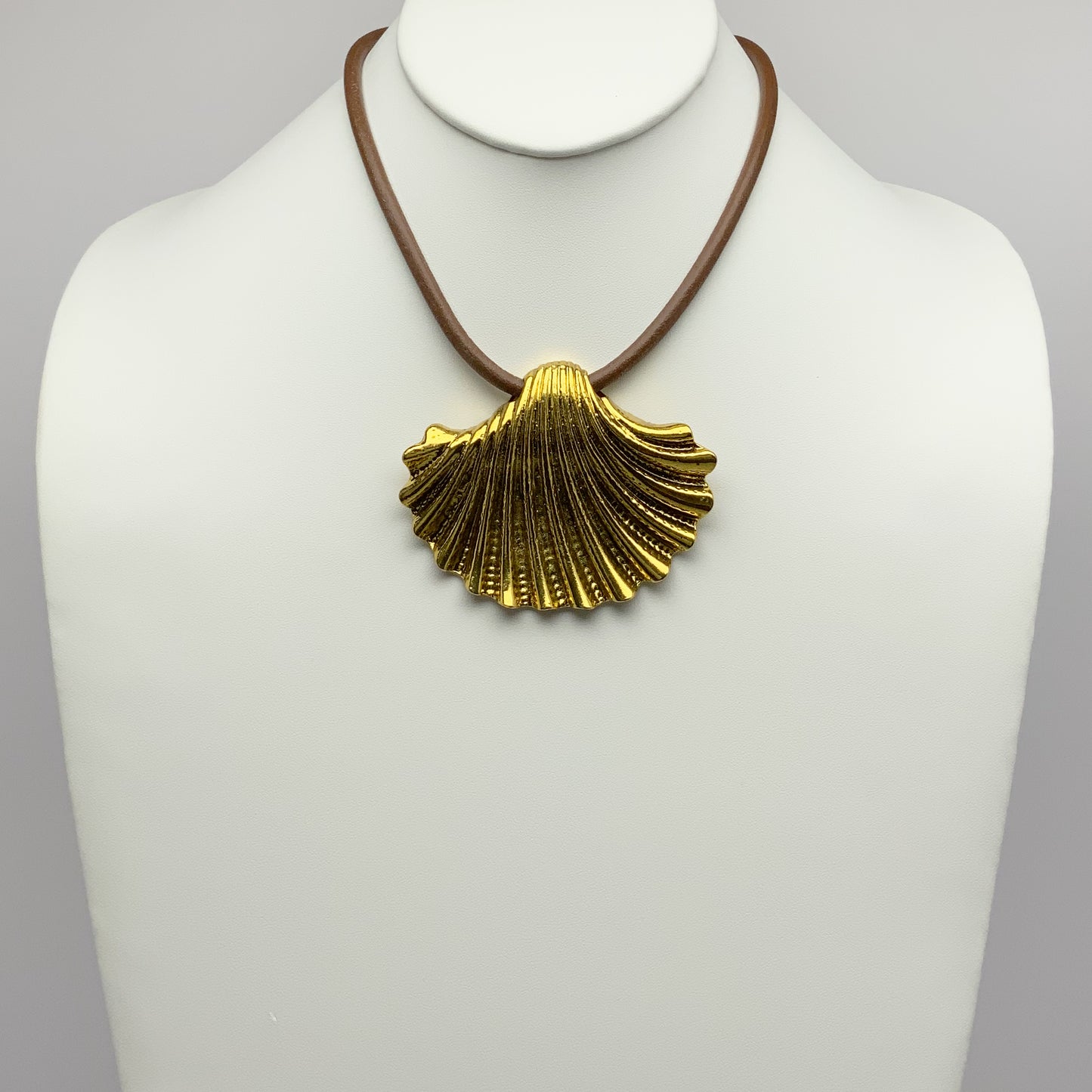 Metal Shell Drop Necklace