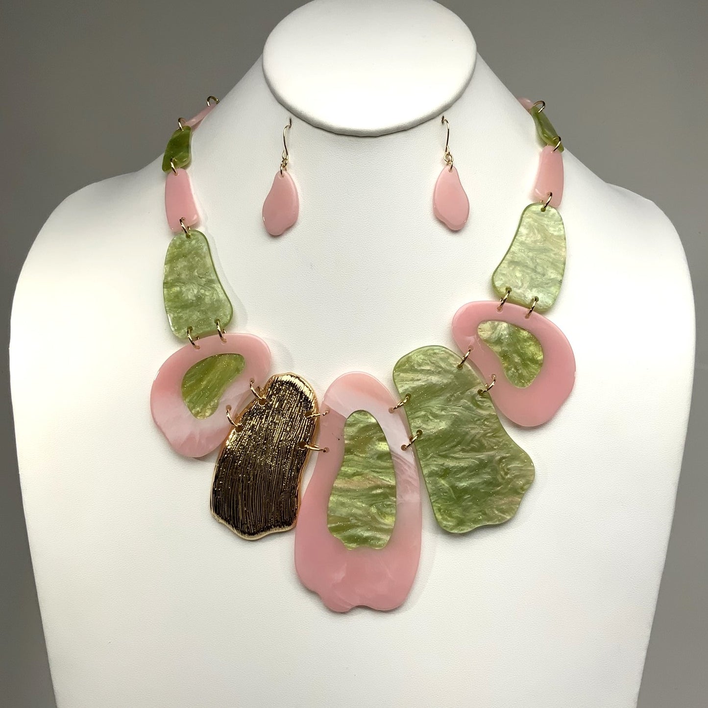 Two-Toned Lucite Necklace Set