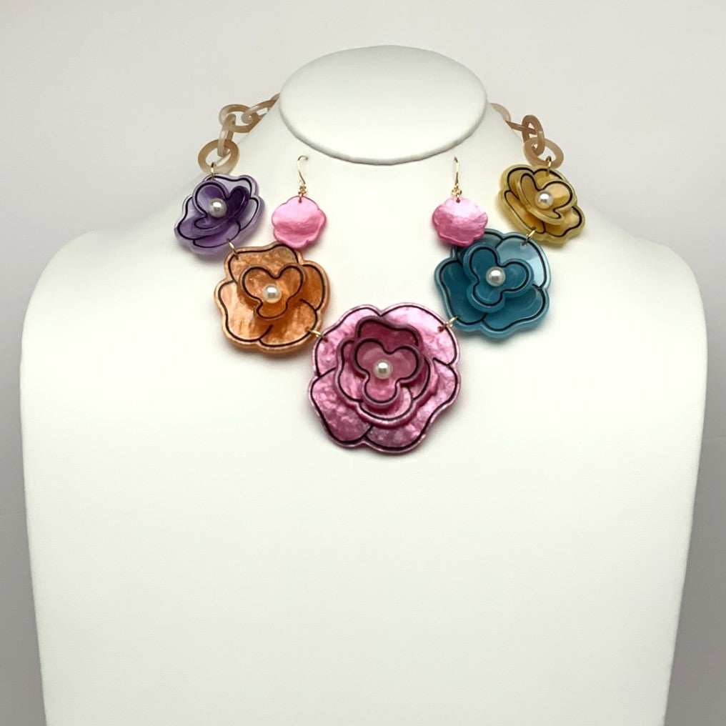 Lucite Link Flower Bib Style Necklace Set
