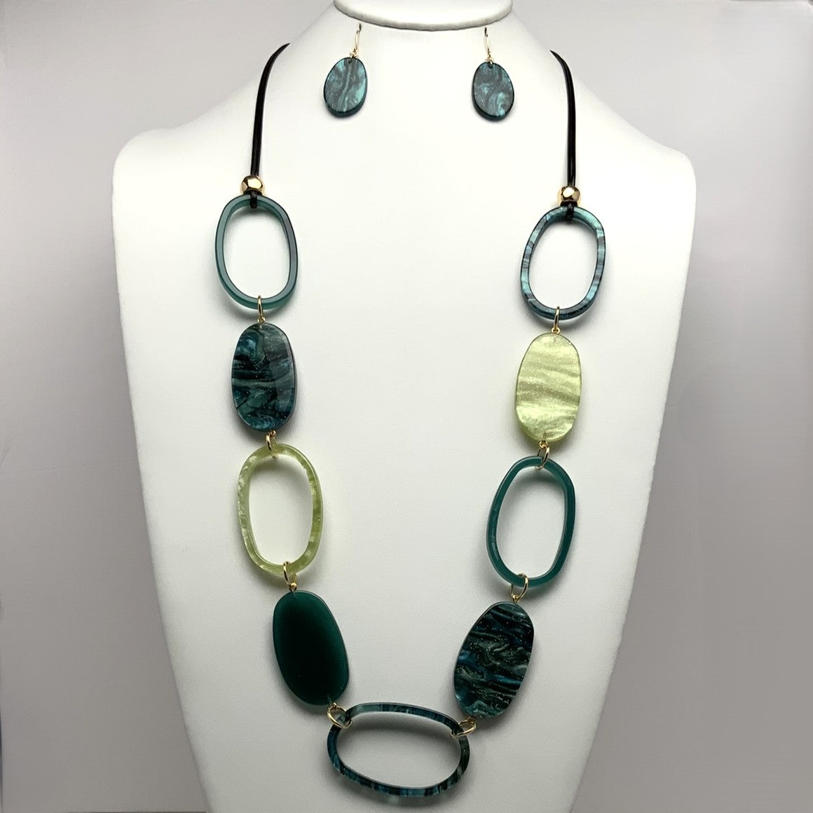 Oval Lucite Link Necklace Set
