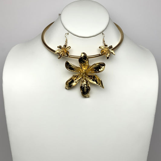 Flower Pendant Necklace Set