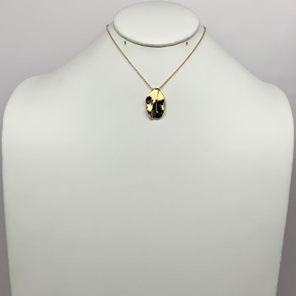 Elegant Leaf Texture Pendant Necklace