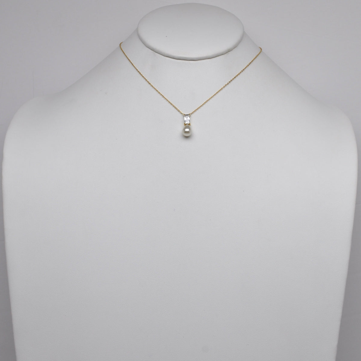 Stainless Steel Classic Pearl Solitaire Pendant Necklace