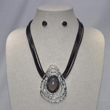 Teardrop and Lucite Pendant Necklace Set